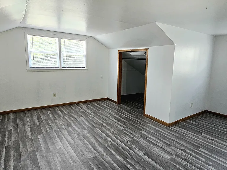 1123 Edmund Ave — Photo 6