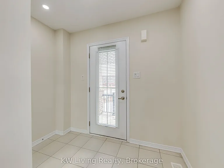 17 Allcroft Ct #UPPER — Photo 2