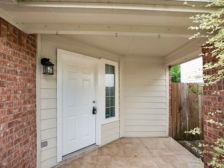 7215 Cool Springs Ct — Photo 3