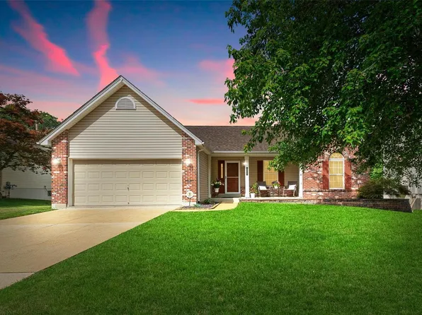 5066 Castle Douglas Dr, Saint Peters, MO 63304