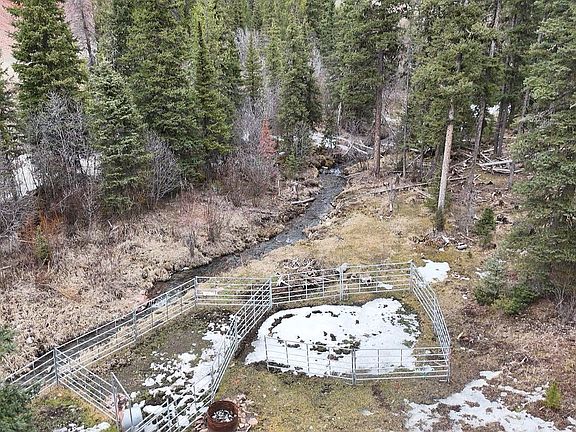 4th image of 614 Wyman Gulch Rd