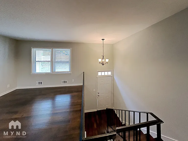 2715 Carriage Ln — Photo 7