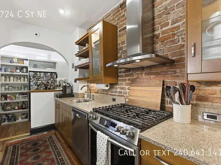 1724 C St NE — Photo 12