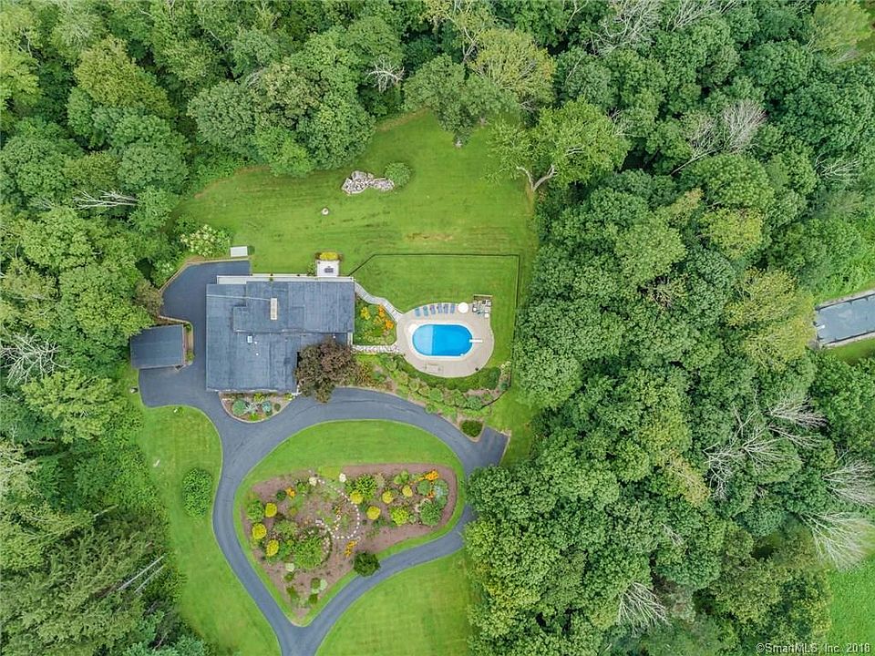 17 Dahlia Ln, Redding, CT 06896 | Zillow