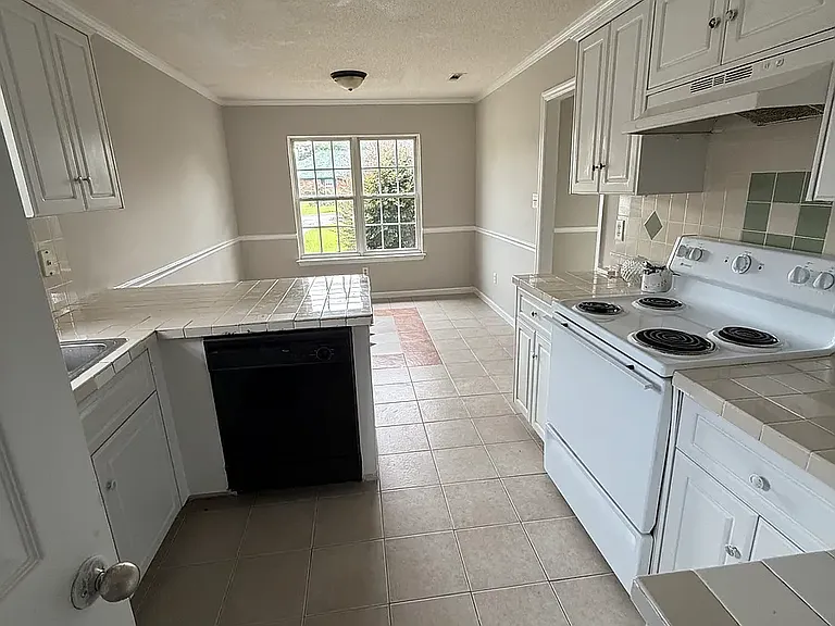 2208 Altman Way — Photo 8