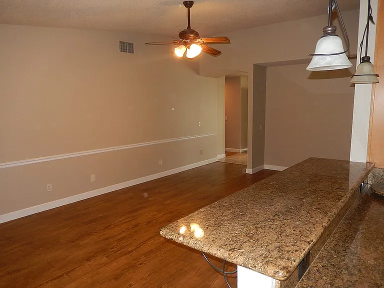 348 Bishop Dr — Photo 4