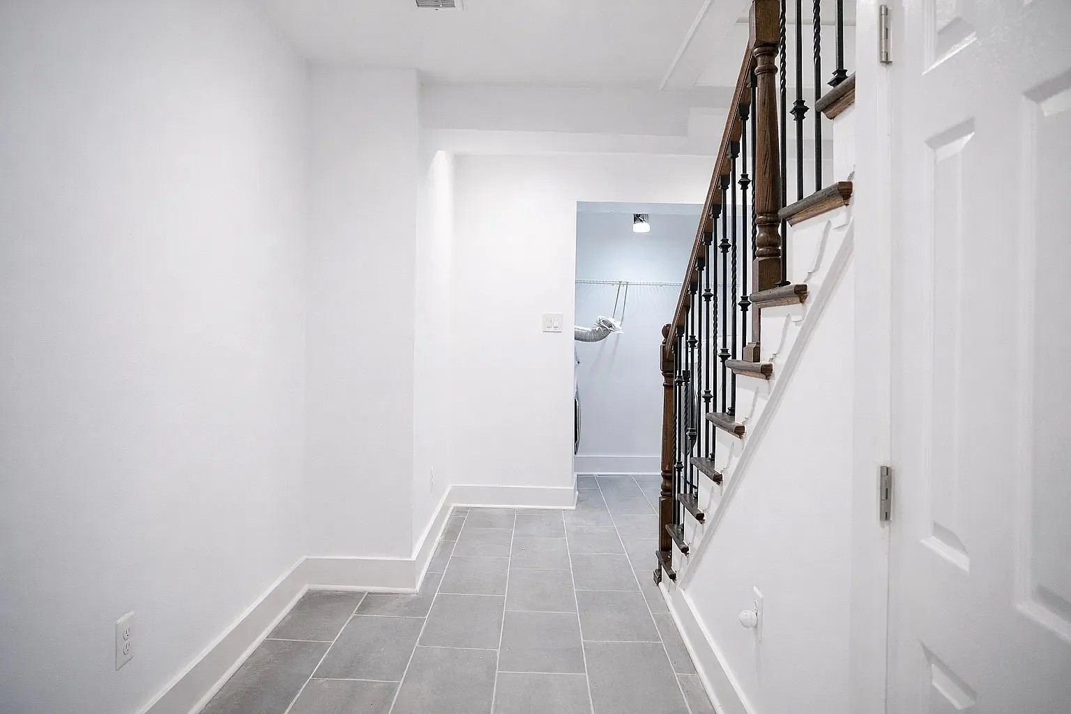 3 bed, 1000 sqft, $3,300 — Photo 2
