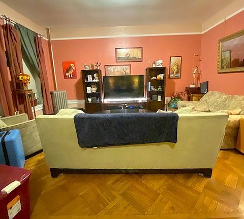 2nd image of 266 12th St APT 6