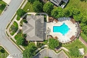 4th image of 613 Village Lake Dr