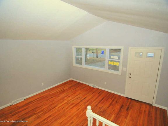3rd image of 27 Norwood Dr