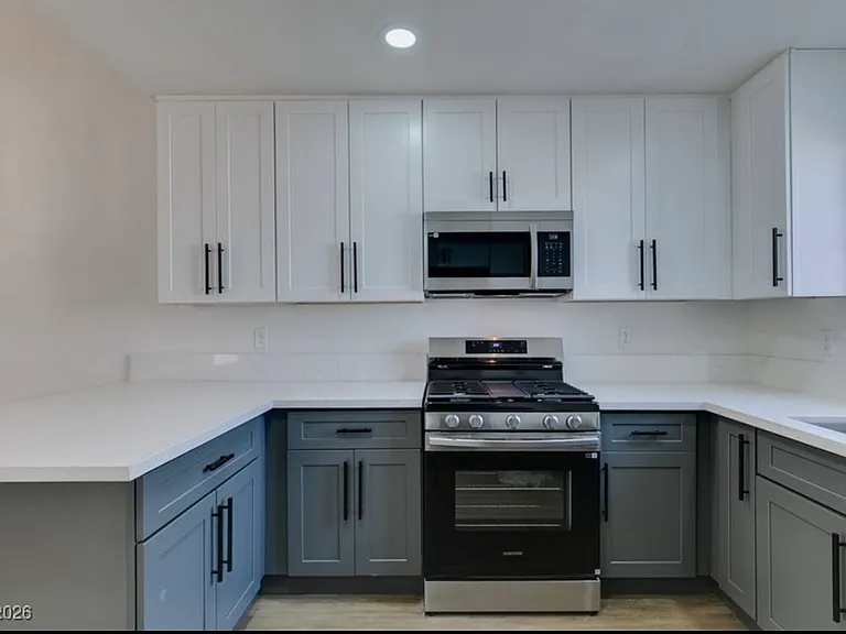 10525 Autumn Pine Ave #203 — Photo 8