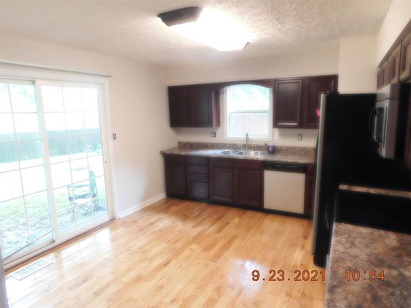 5th image of 204 N McKenzie St