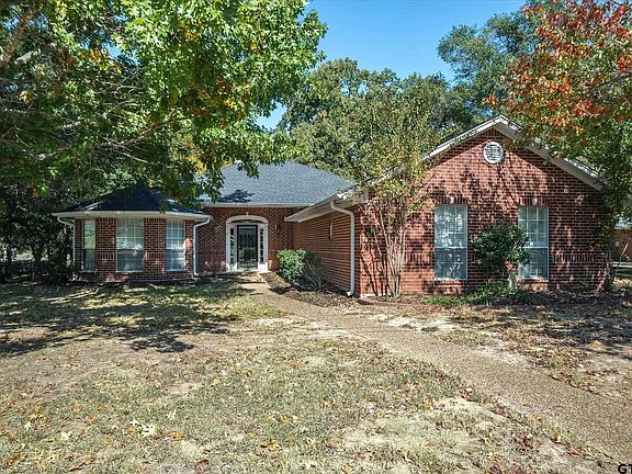 3rd image of 810 Glen Ln