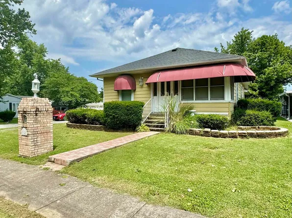 314 N Commercial St, Benton, IL 62812