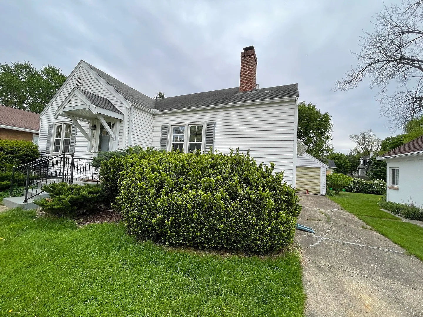 311 W Charles St photo 1
