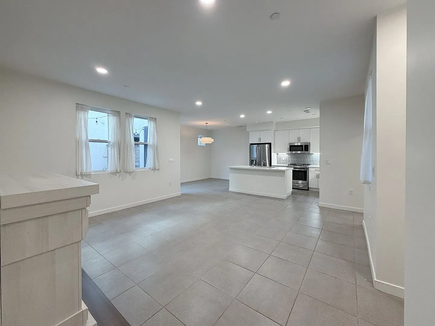 4 Bedroom + 3 Bathroom Townhome | Midtown Ventura | Unfurnished — Photo 4
