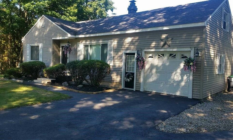 1st image of 22 Maplewood Dr
