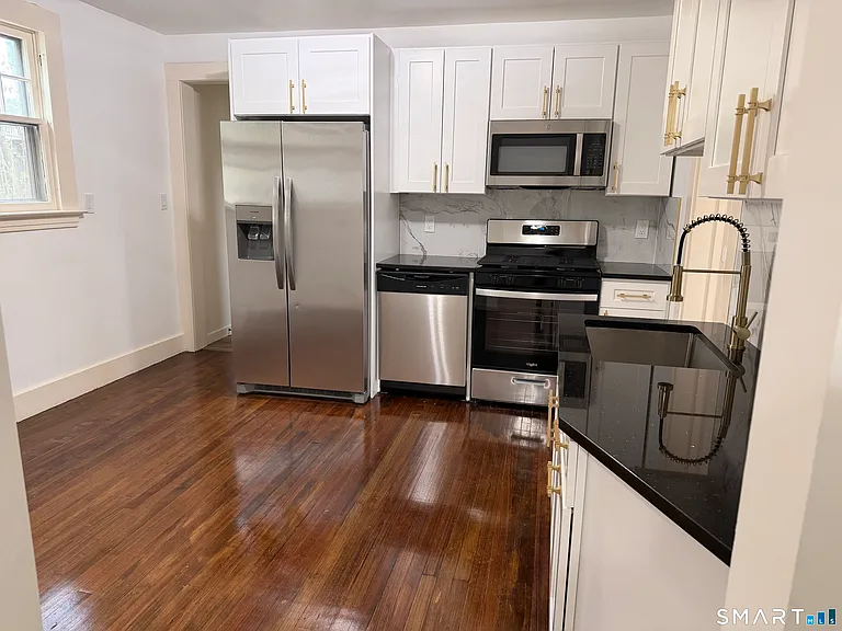 15 Central Ave — Photo 2