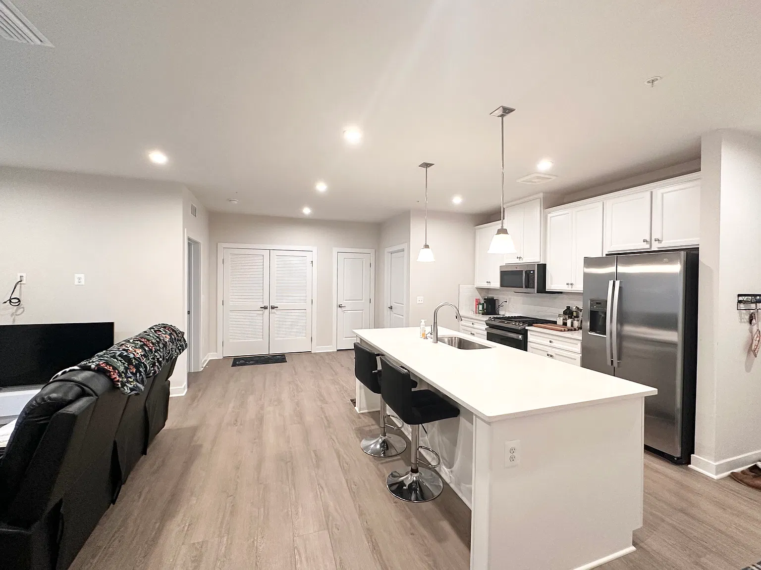 2 bed, 1122 sqft, $2,750 — Photo 2