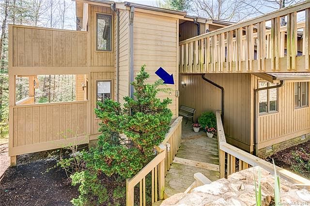 1st image of 302 Live Oak Ln