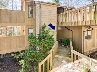 302 Live Oak Ln, Hendersonville, NC 28791