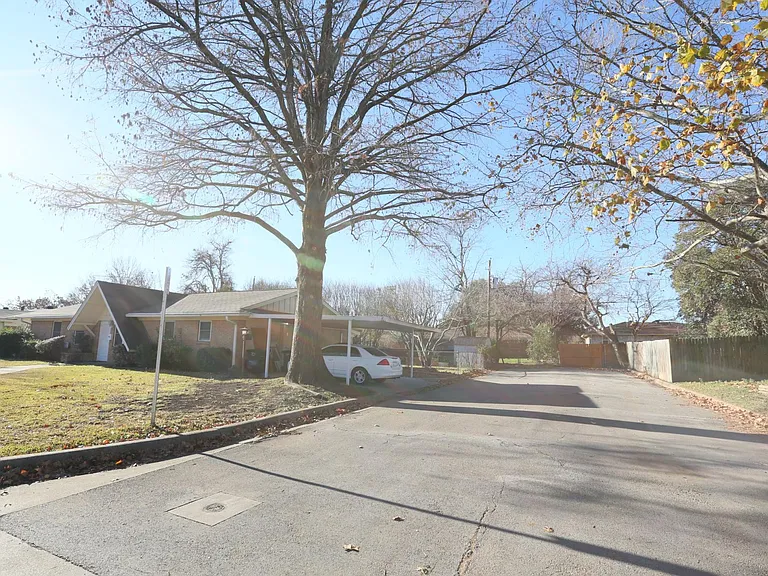 2459 Duringer Rd — Photo 2