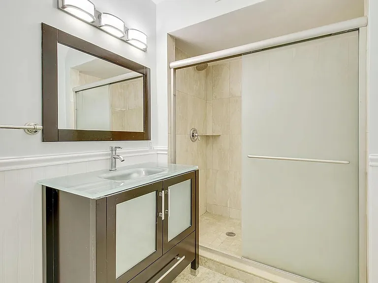 1310 Manor Dr — Photo 16