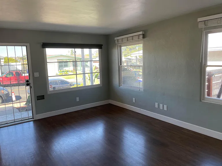 2875 Baily Ave — Photo 11