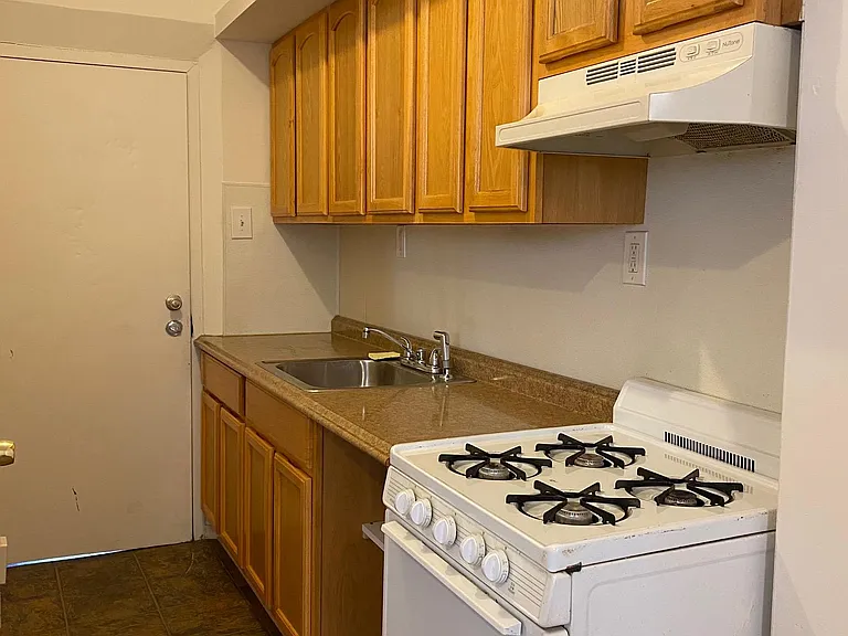 2313 Christian St #1R — Photo 1