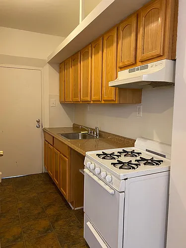 2313 Christian St #1R Photo 1