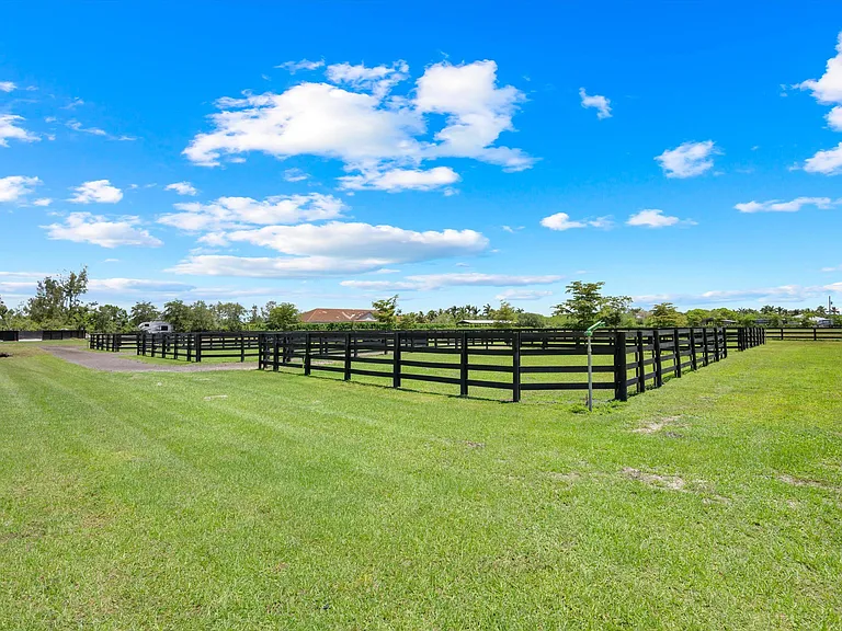 16175 Deer Path Ln — Photo 33