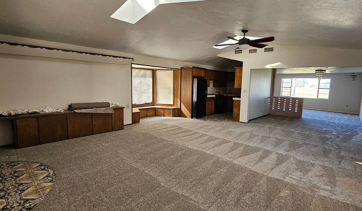 Beautiful 5BD/3BA Country Home with Attached Garage and Separate Large Garage/Storage — Photo 4