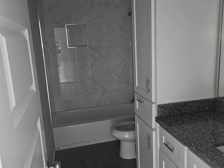 The Oasis Apartments — Photo 8