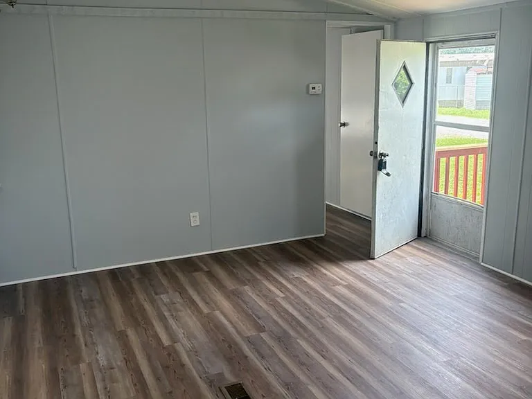 150 Merritt Dr — Photo 4