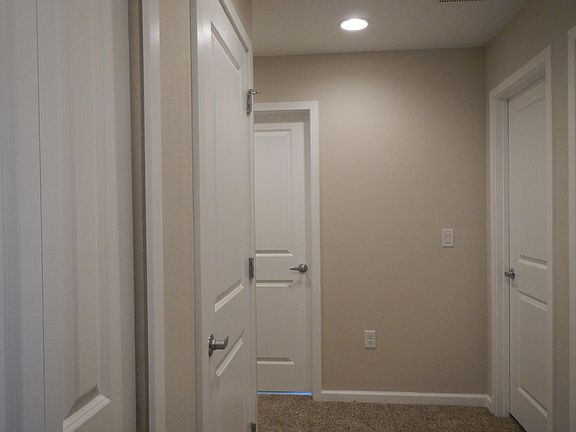 3rd image of 1043 La Mirada Ct
