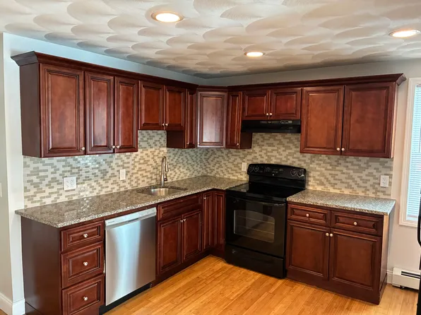 10 Africa St #3, Providence, RI 02903