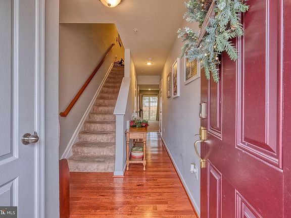 3rd image of 7419 Willow View Ln