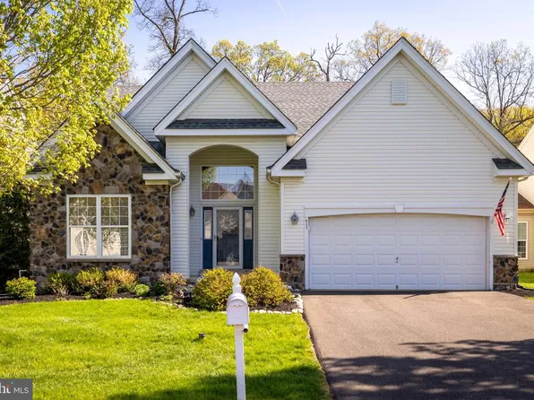 617 N Settlers Cir, Warrington, PA 18976