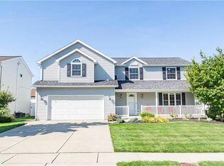 4606 Roundtree Rd, Hamburg, NY 14075