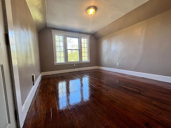 2nd image of 52 Hillside Pl #3