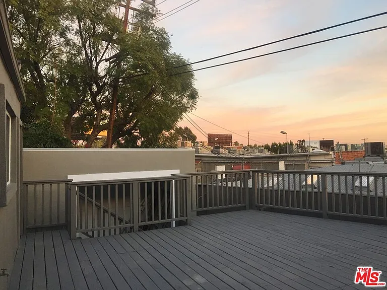 W West Dr — Photo 20