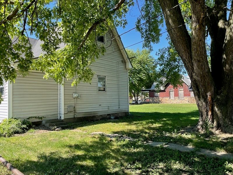 2nd image of 659 Warren Ave