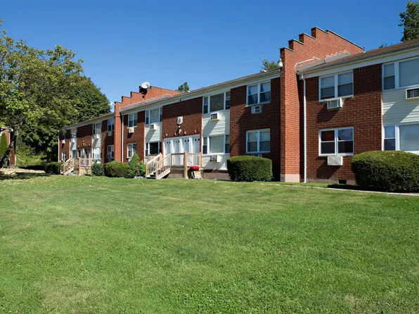 Village Crest Apartments, 510 Maloney Rd #A09, Poughkeepsie, NY 12603