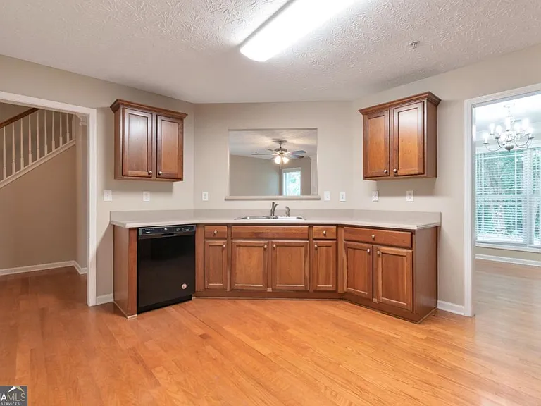 2020 Briar Creek Ct NE — Photo 11