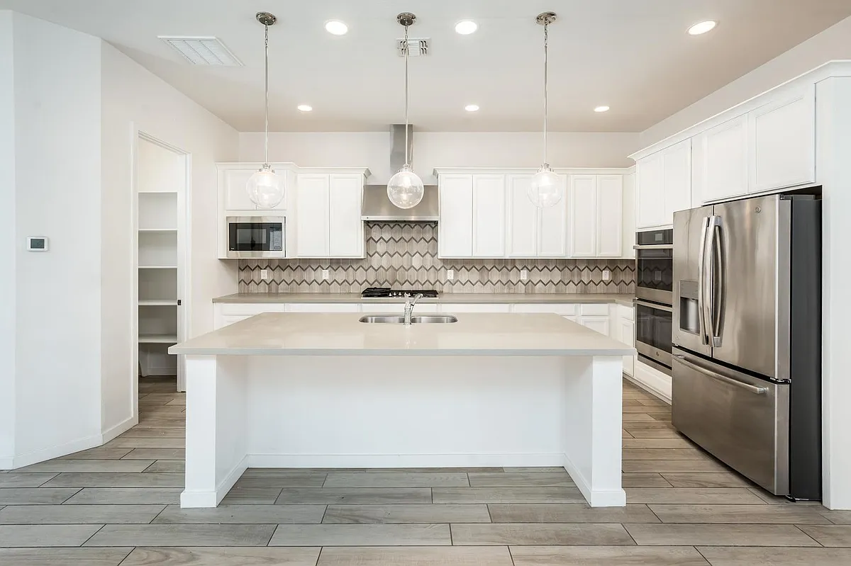 Building Photo - 923 E Paseo Way