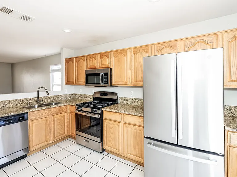 681 Indian Row Ct — Photo 8