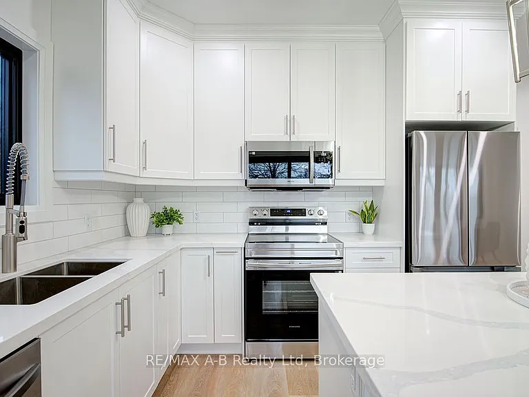 312 Forman Ave — Photo 7