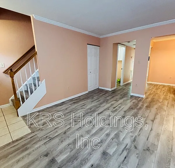 1235 Thomas Jefferson Pl — Photo 4