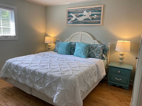 Master Bedroom (King Size Bed)
