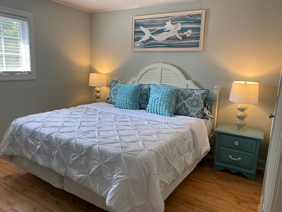 Master Bedroom (King Size Bed)